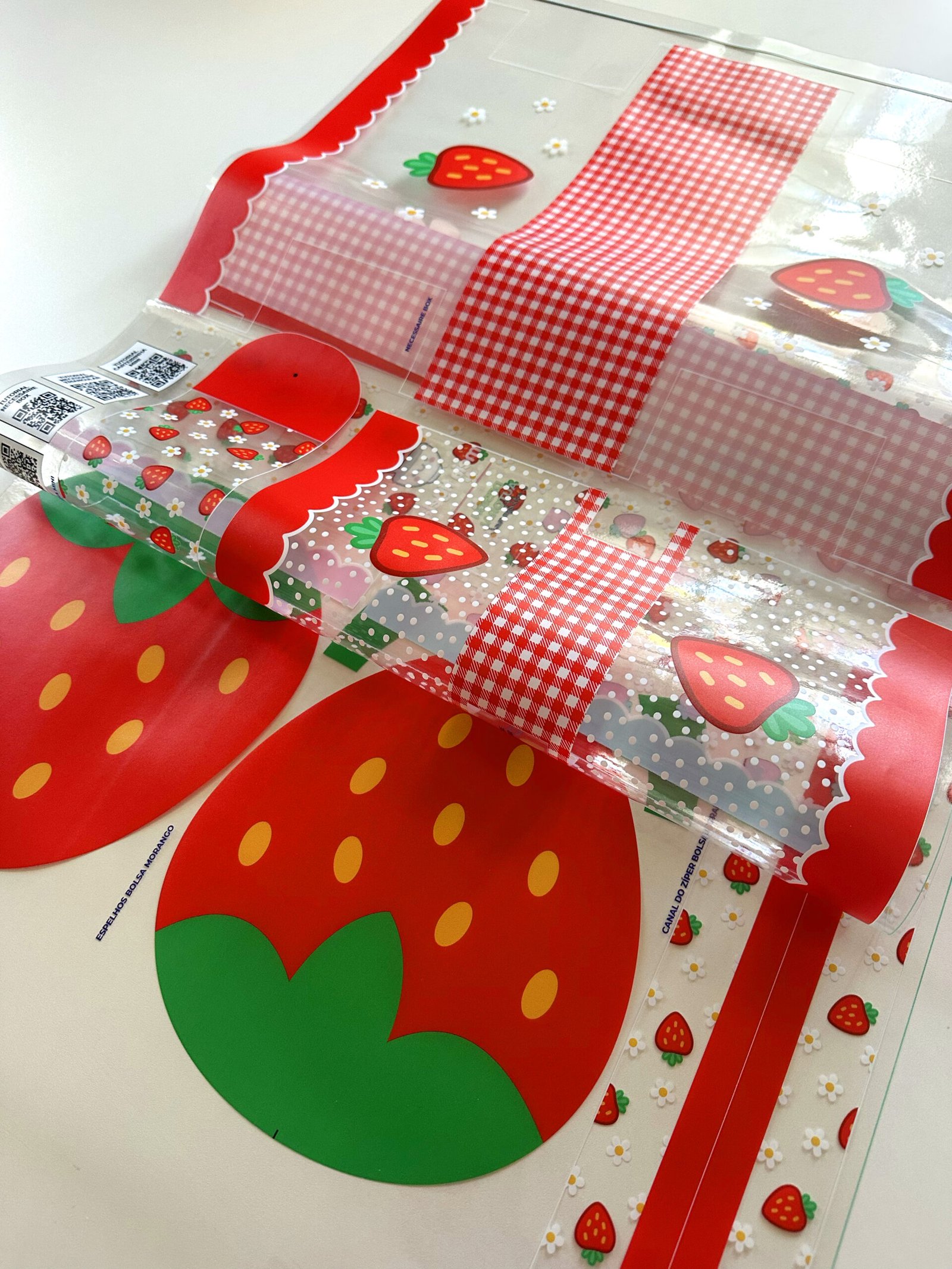 Plástico Estampado - Painel Bolsa Morango - Imagem 3