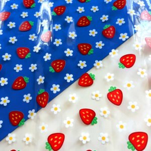 Plástico Estampado - Estampa Morangos e Flores