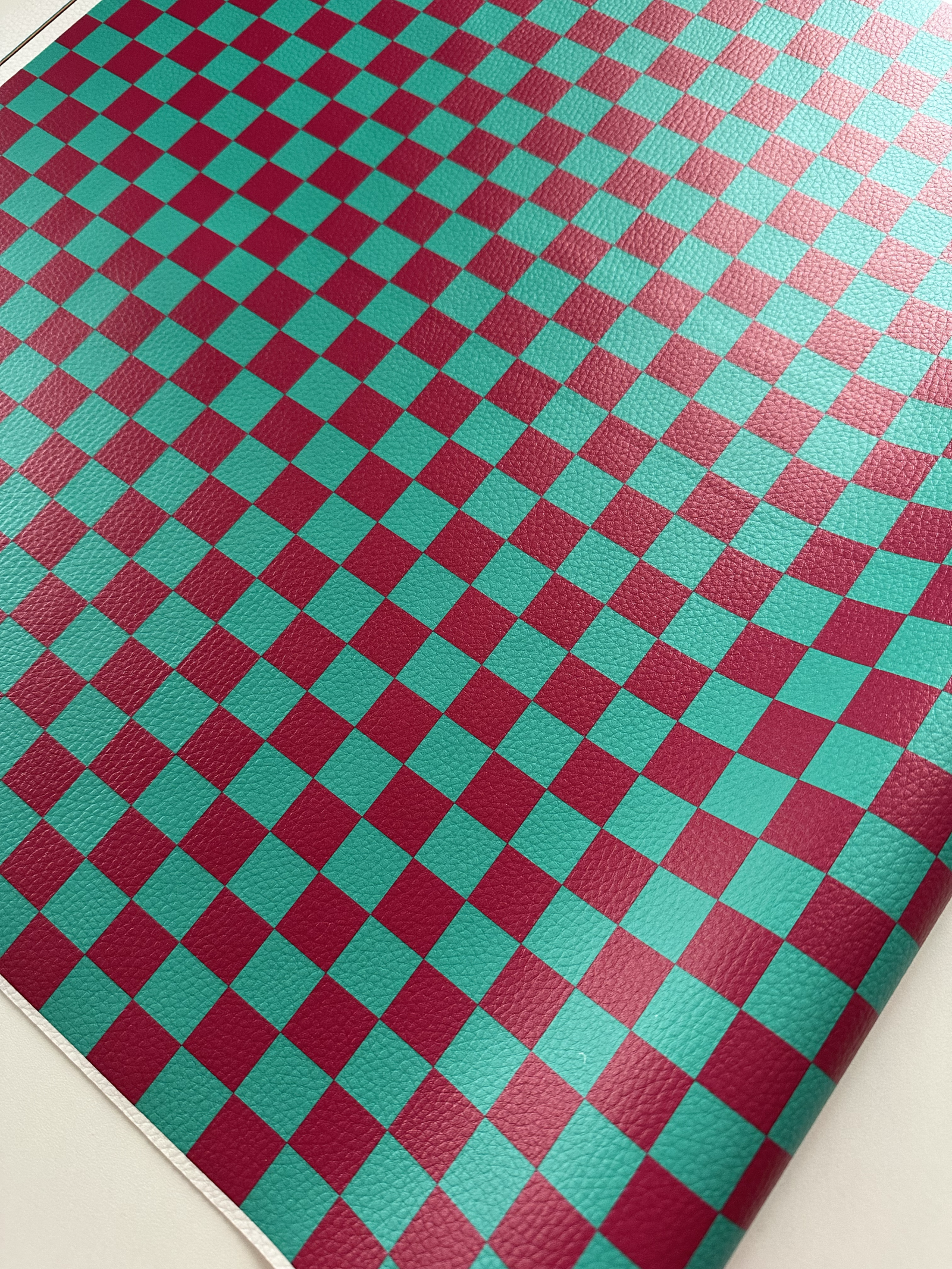 Sintético Doll - Coleção PRISMA - Quadriculado Pink com turquesa
