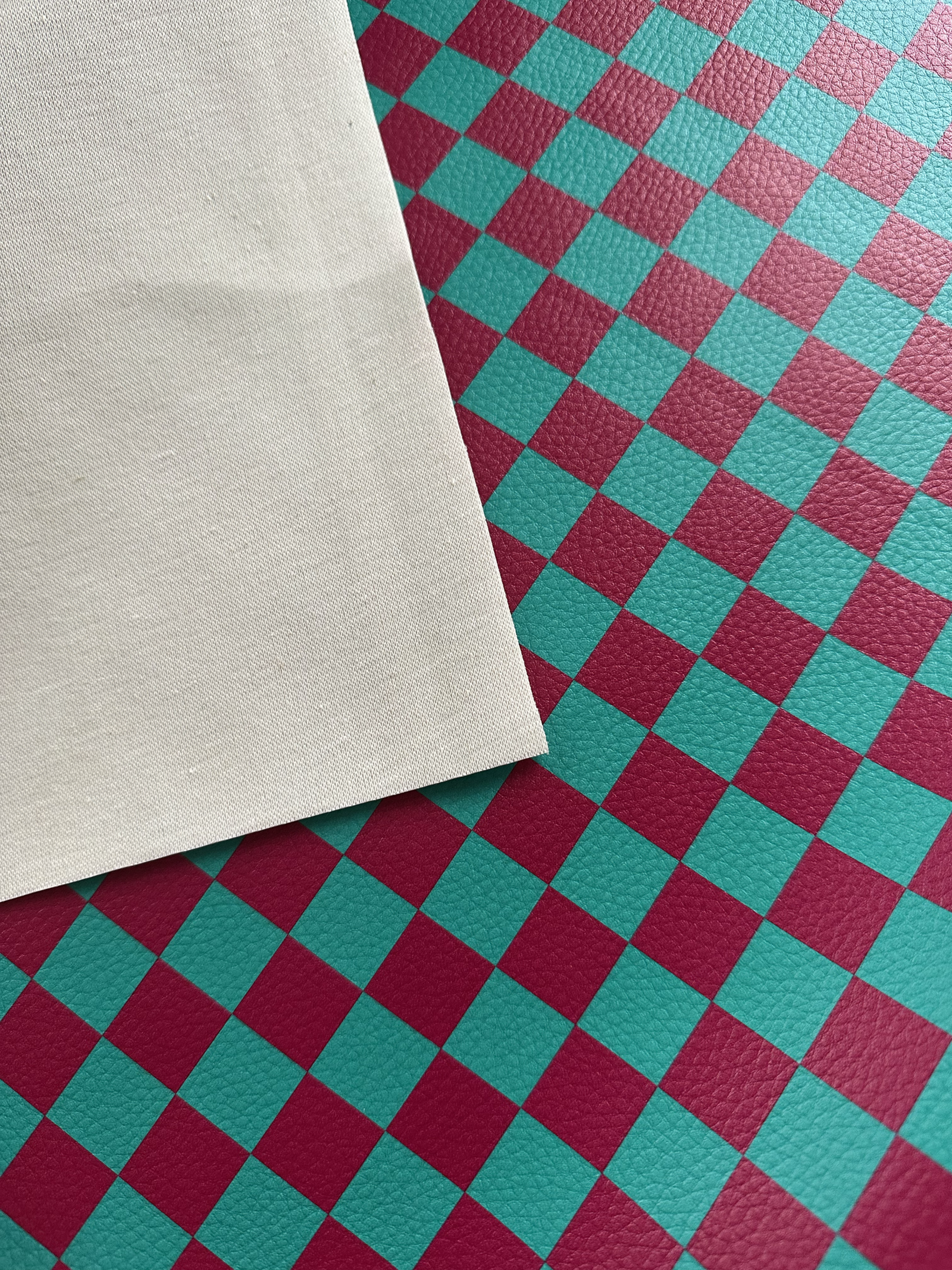 Sintético Doll - Coleção PRISMA - Quadriculado Pink com turquesa - Imagem 3