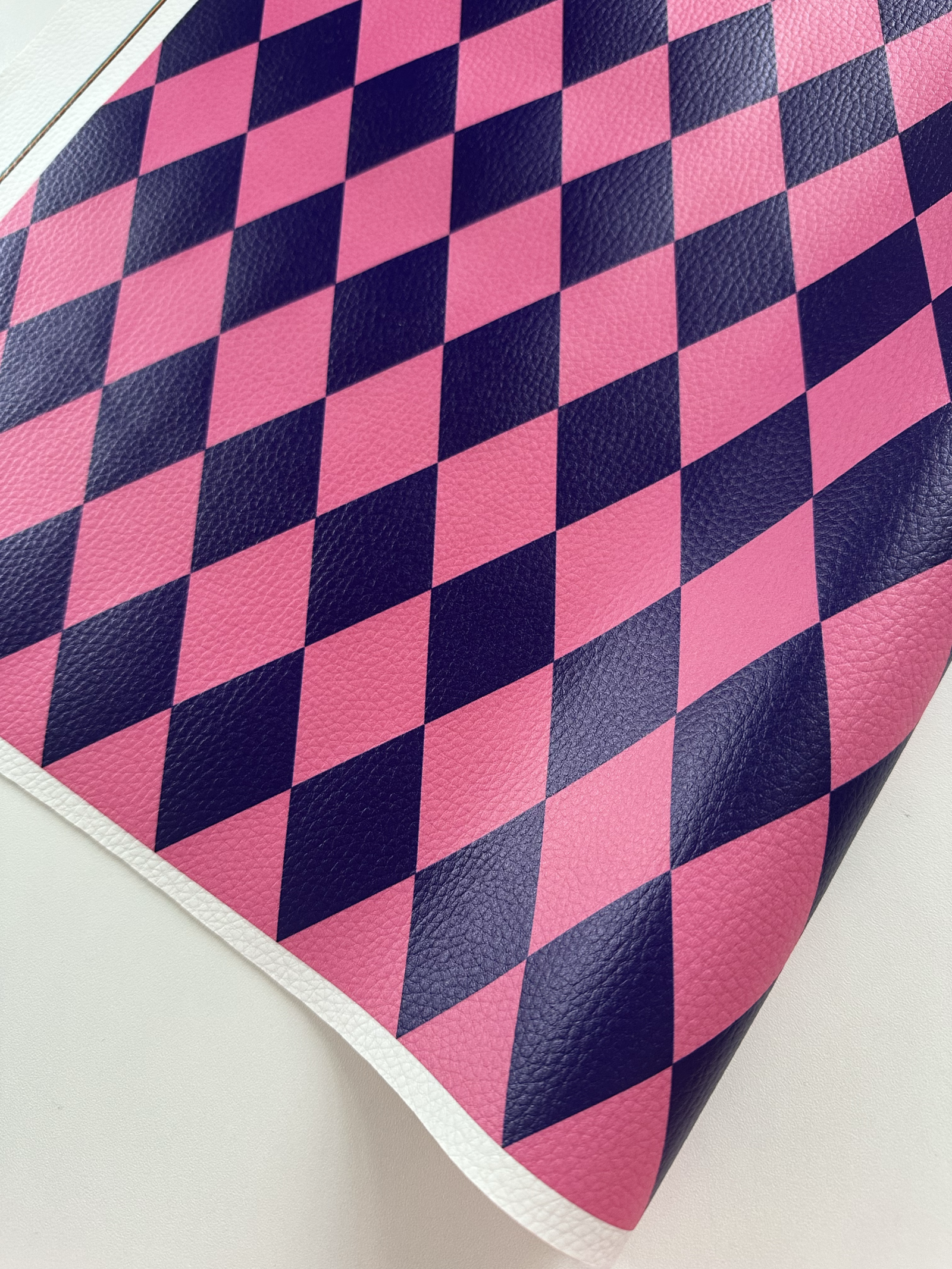 Sintético Doll - Coleção PRISMA - Losango Rosa e Azul