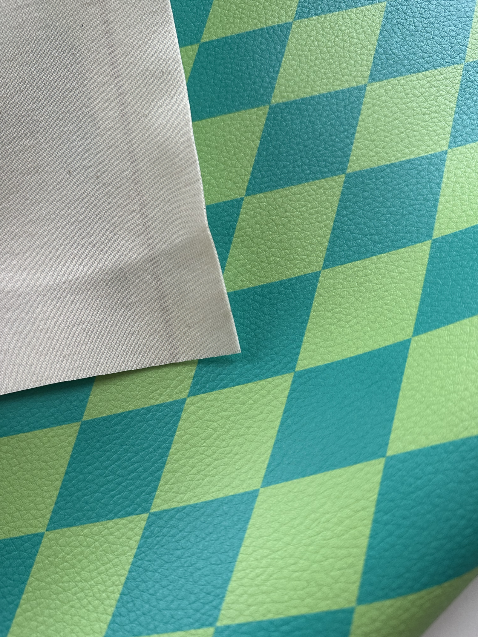 Sintético Doll - Coleção PRISMA - Losango verde cítrico com turquesa - Imagem 3