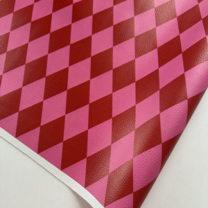 Sintético Doll - Coleção PRISMA - Losango Rosa com vermelho