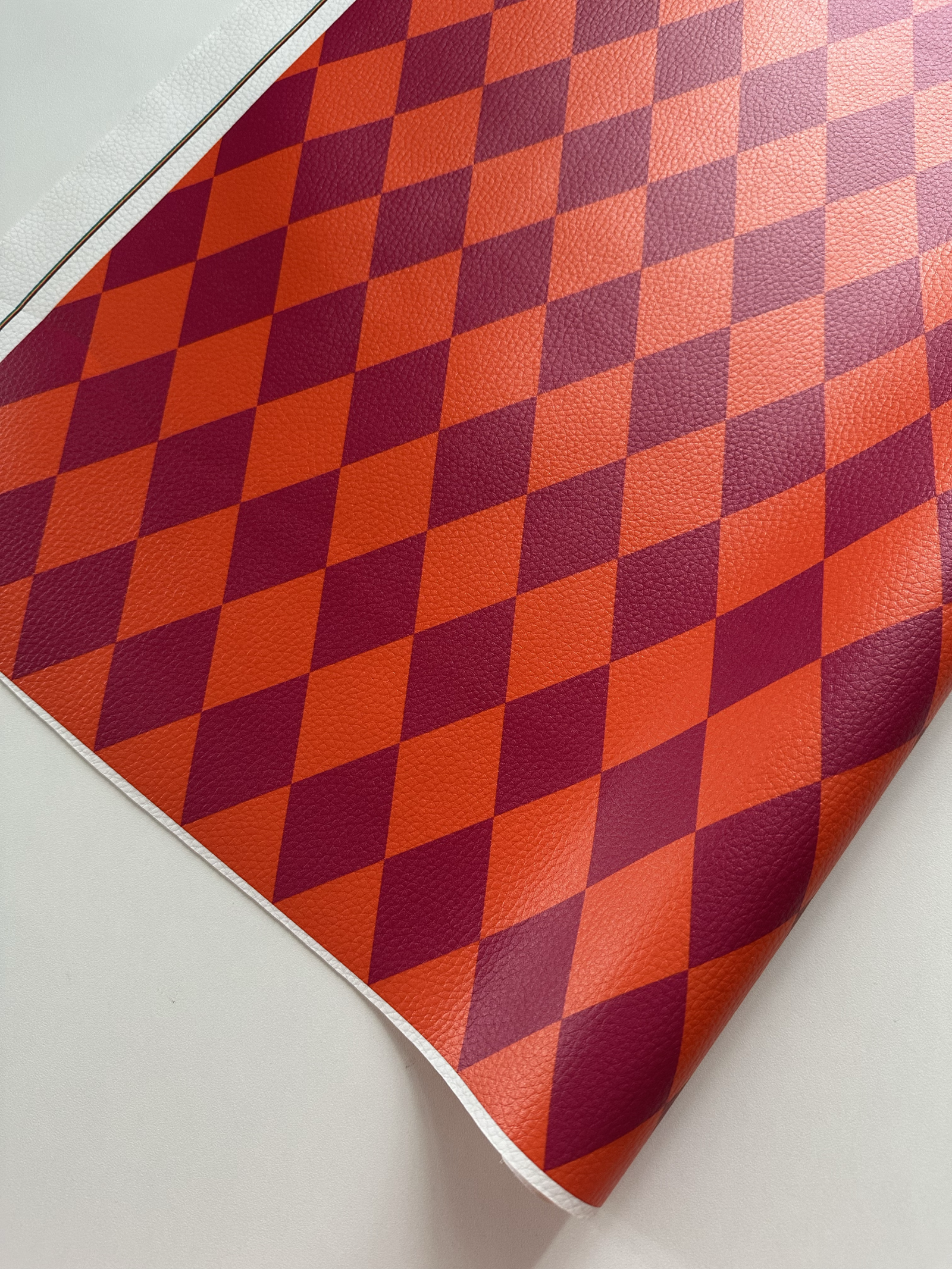 Sintético Doll - Coleção PRISMA - Losango Pink com Laranja