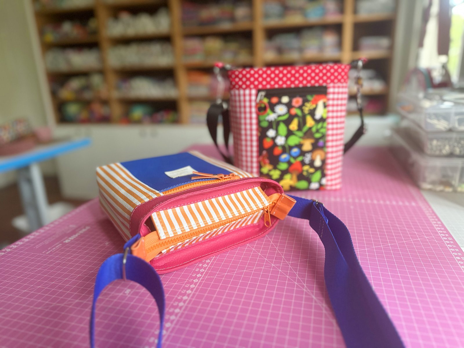 Bolsa Celina - em material sintético - Imagem 4