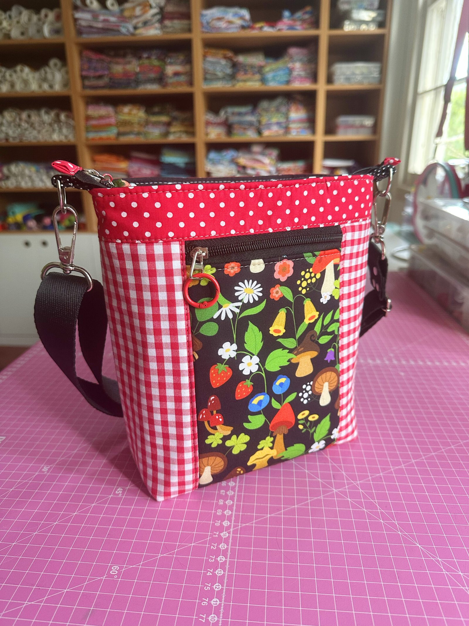 Kit Bolsa Celina + necessaire Ceci em tecido - Imagem 7