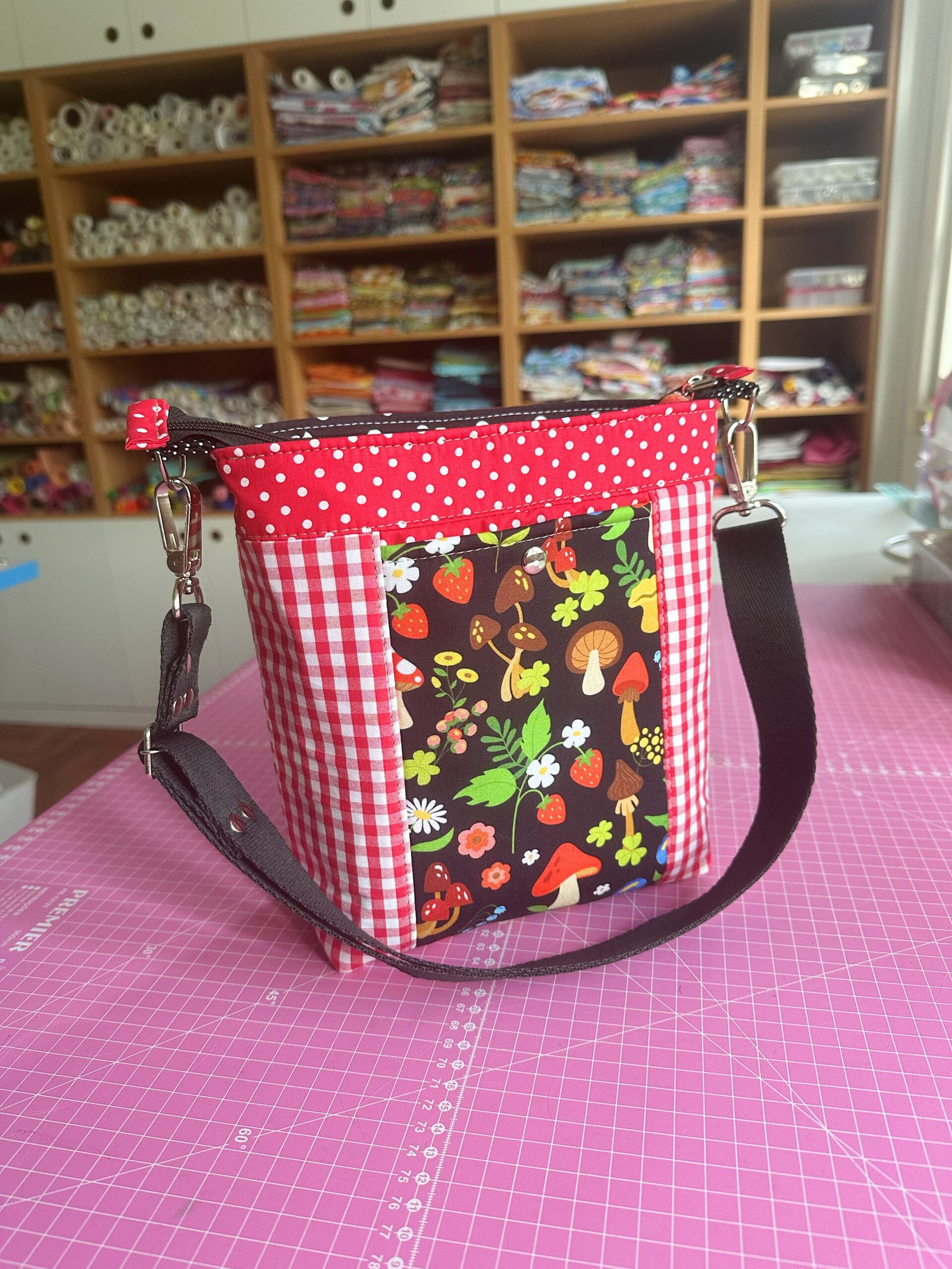 Kit Bolsa Celina + necessaire Ceci em tecido - Imagem 8