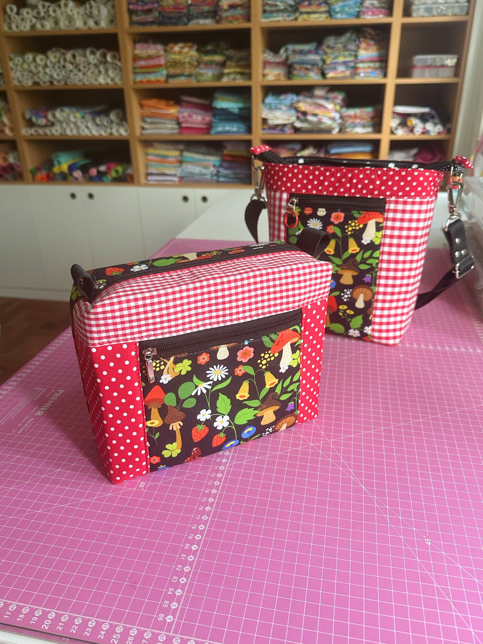 Kit Bolsa Celina + necessaire Ceci em tecido - Imagem 11