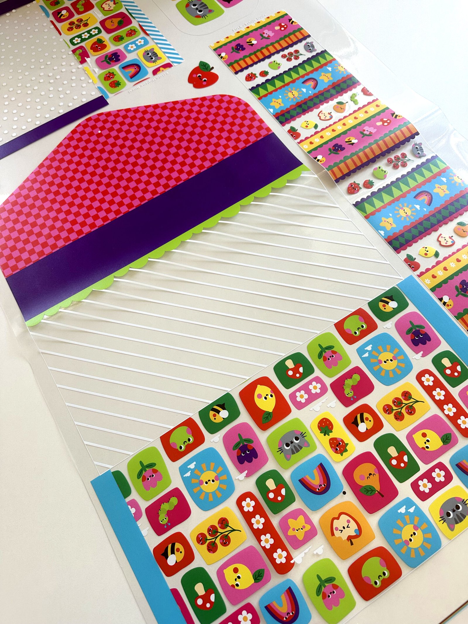 Kit Escolar Plástico - Painel estampado - COLORÊ